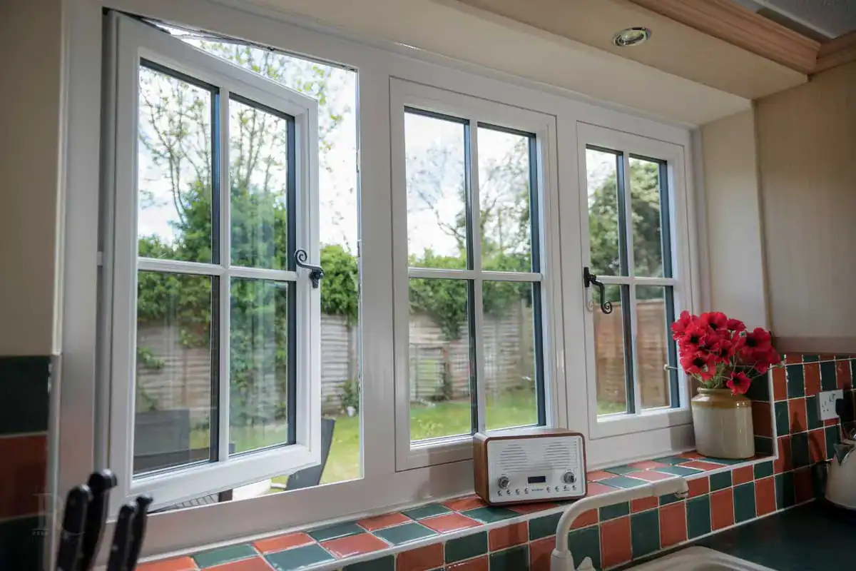 Residence R7 window flush casement